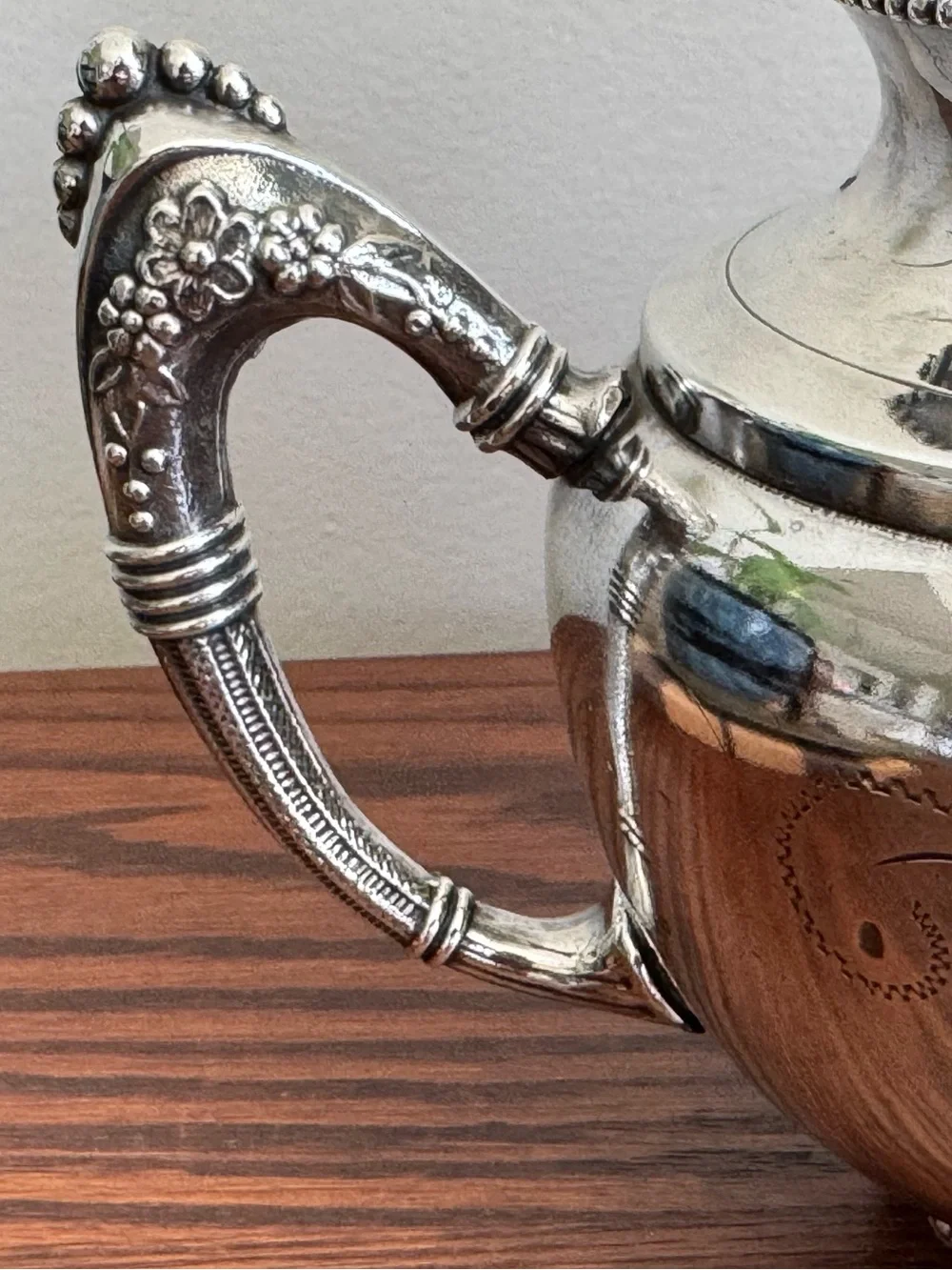 N/A elegant antique